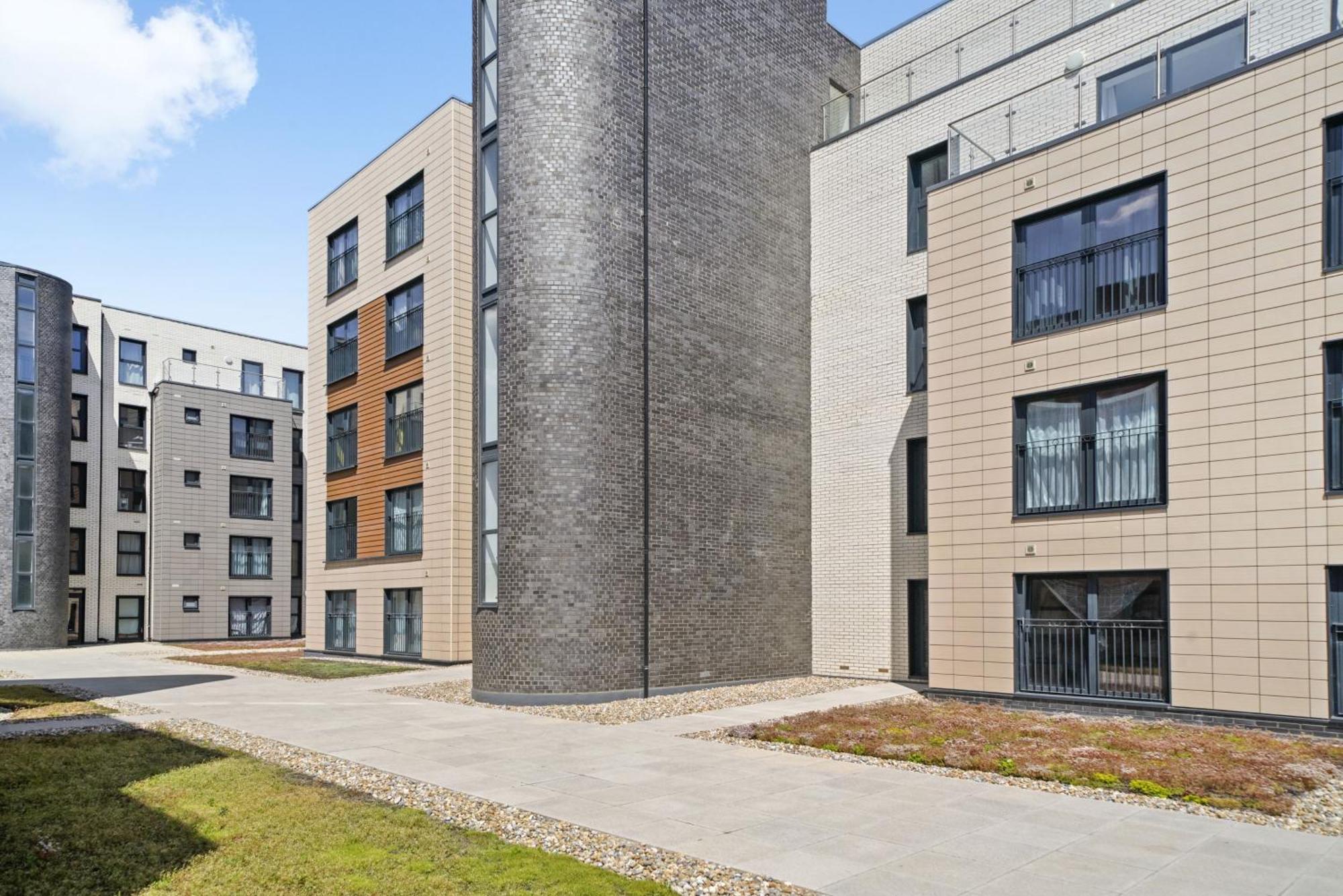 Modern Apartments With Free Parking Near Heathrow Colnbrook Luaran gambar