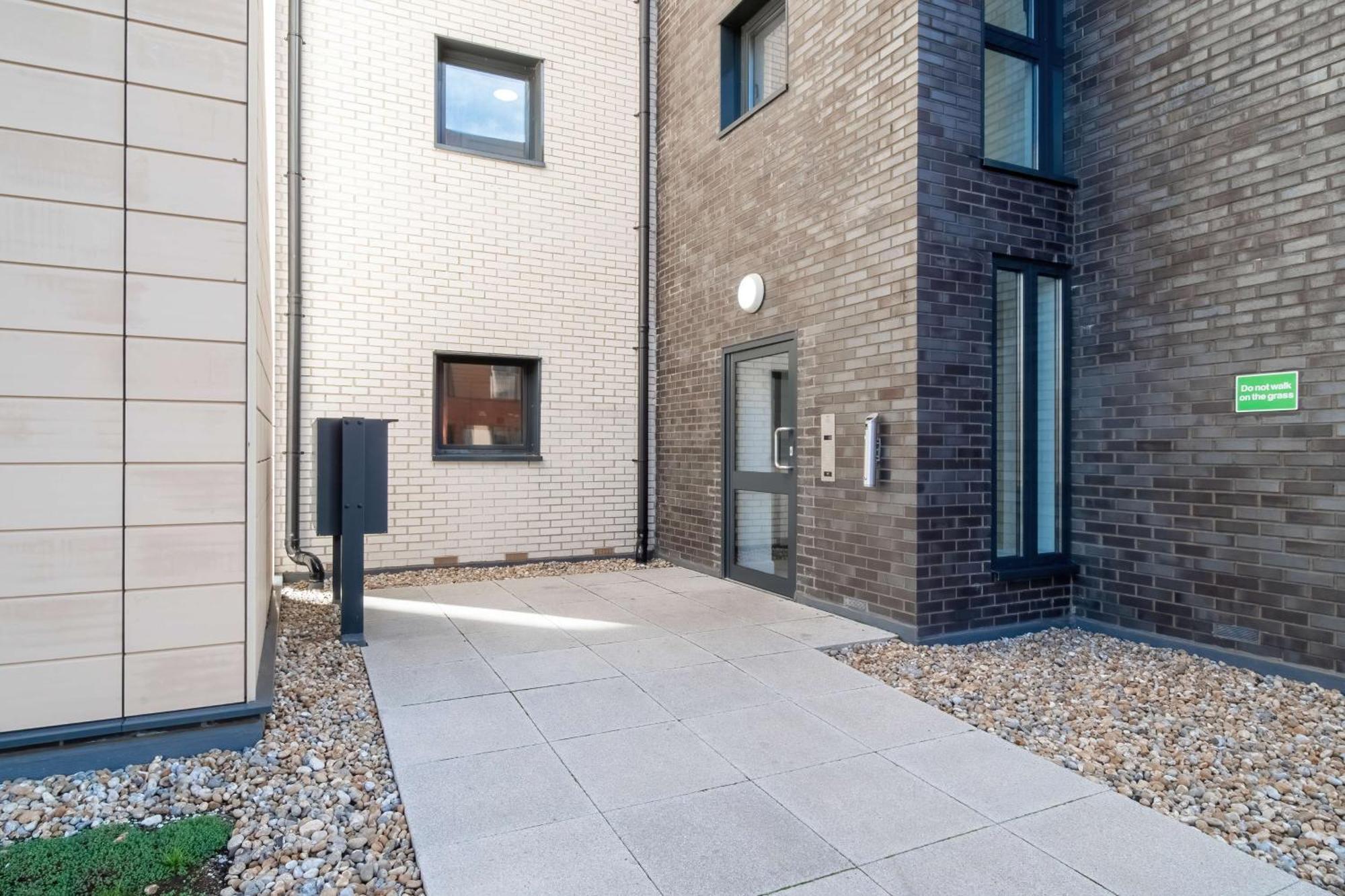 Modern Apartments With Free Parking Near Heathrow Colnbrook Luaran gambar
