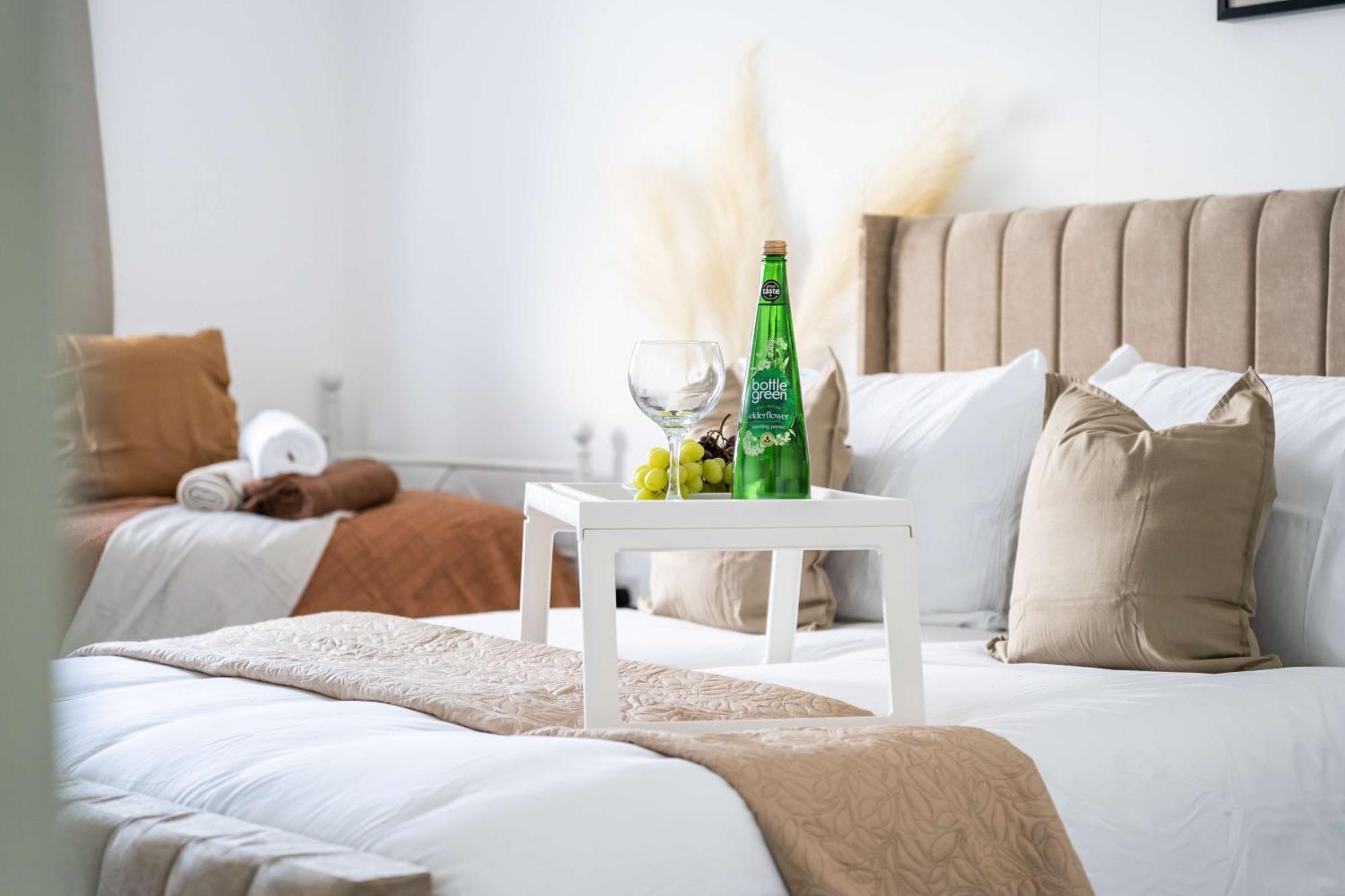 Modern Apartments With Free Parking Near Heathrow Colnbrook Luaran gambar