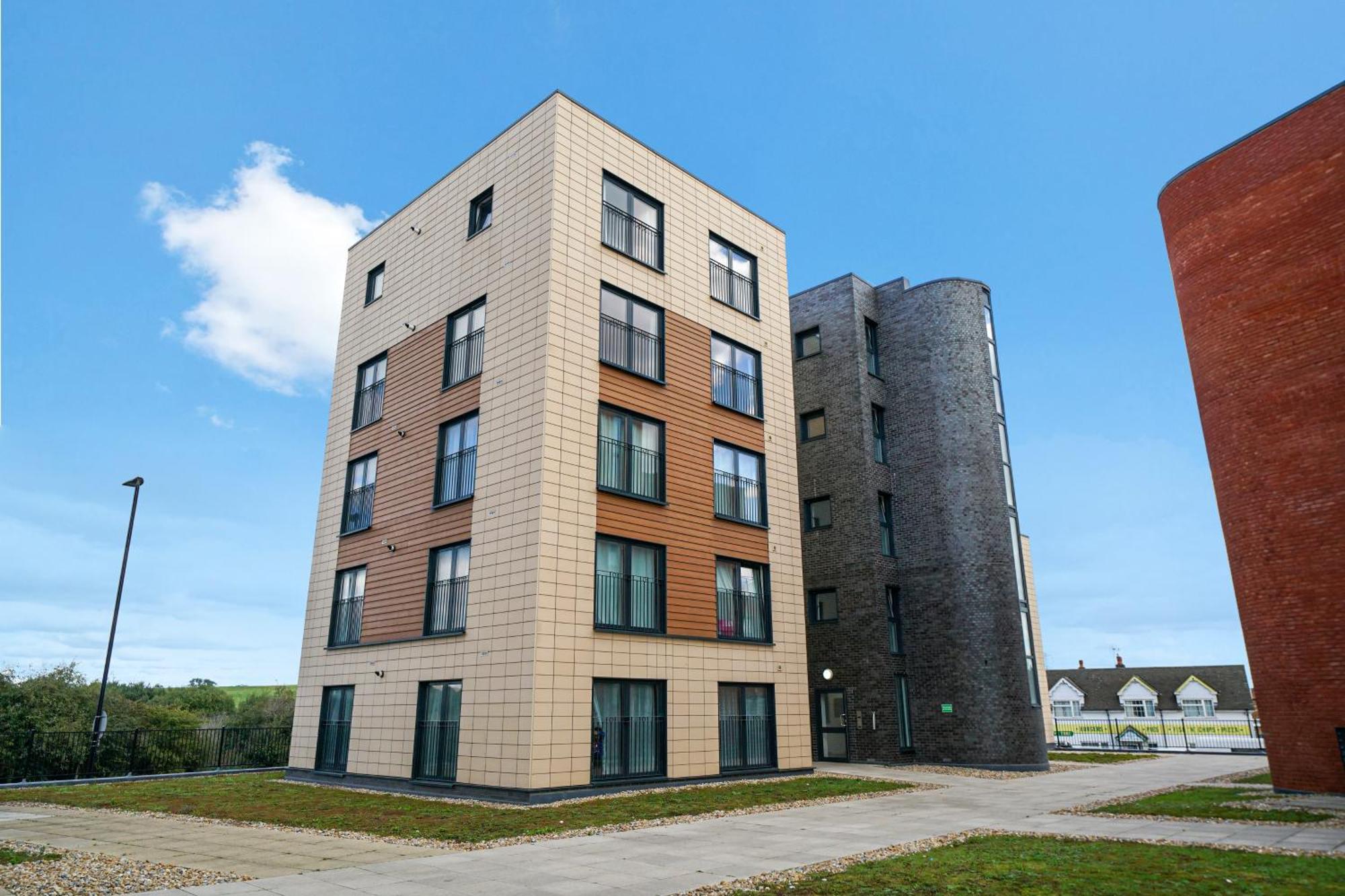 Modern Apartments With Free Parking Near Heathrow Colnbrook Luaran gambar